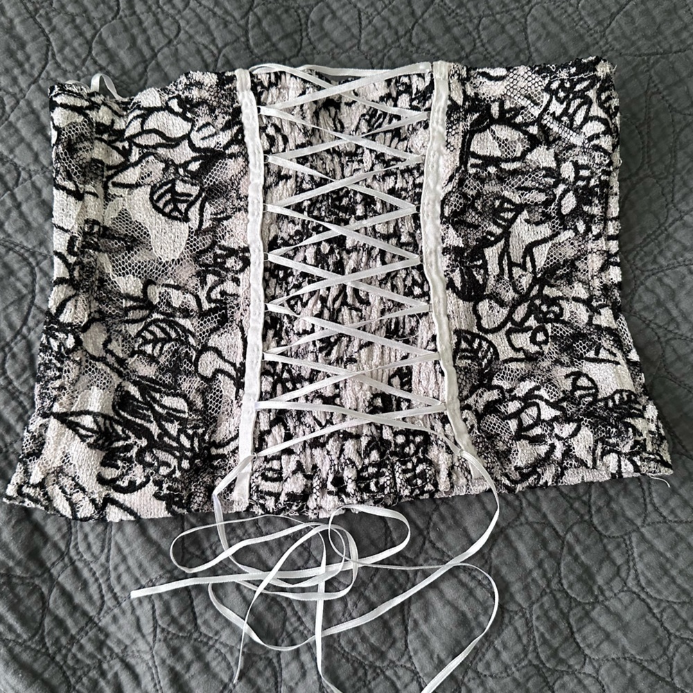 Black and White Lace-Up Waist Corset